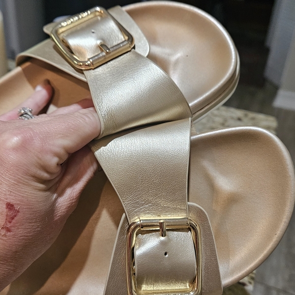 J/SLIDES Rosey 40MM Metallic Chunky Platform Sandals In Gold. Size 7.5 - Picture 2 of 16